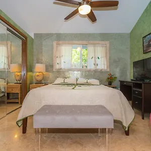  Holiday home Mango Retreat United States